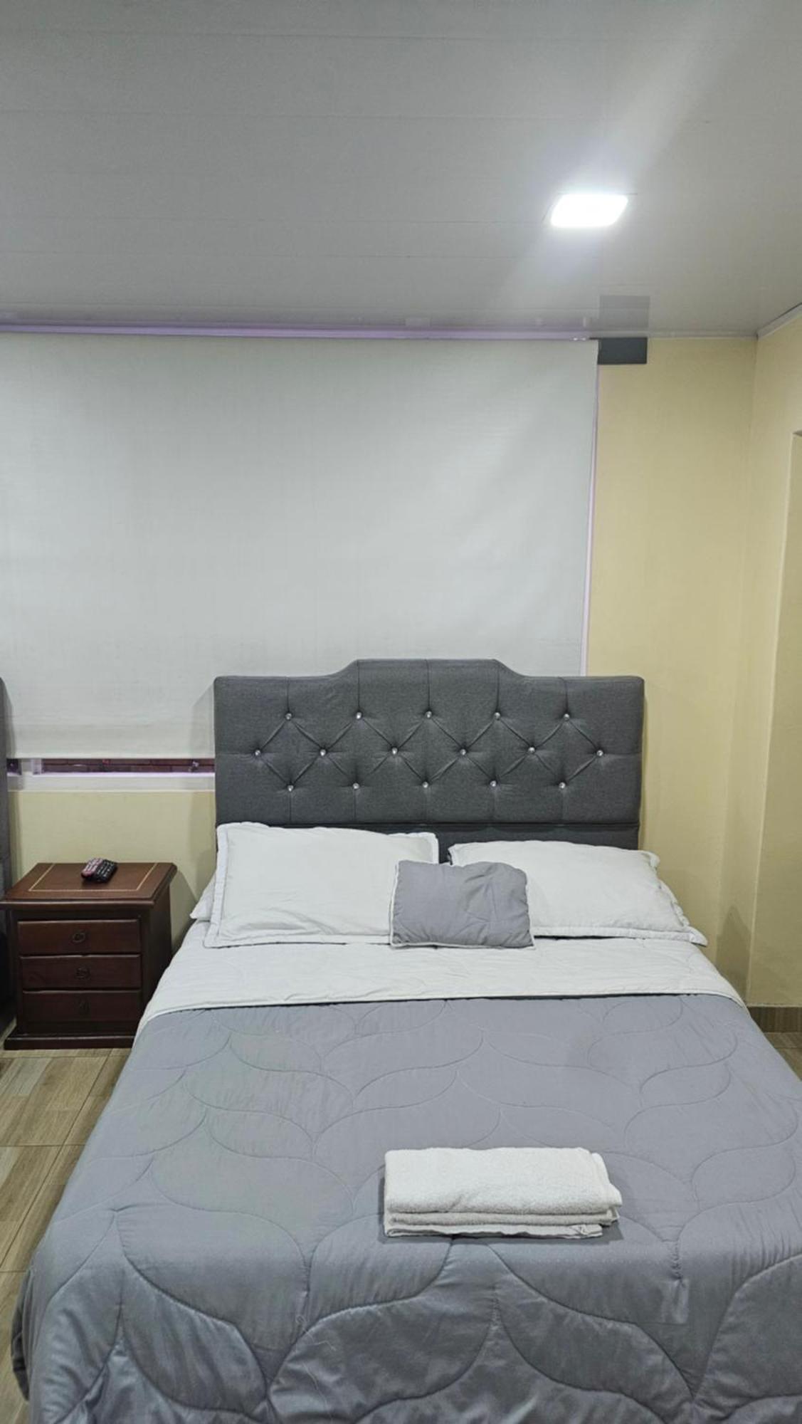 Colisseum Roma House- Campin Simon Bolivar Movistar Embajada Compensar Bogota Ruang foto
